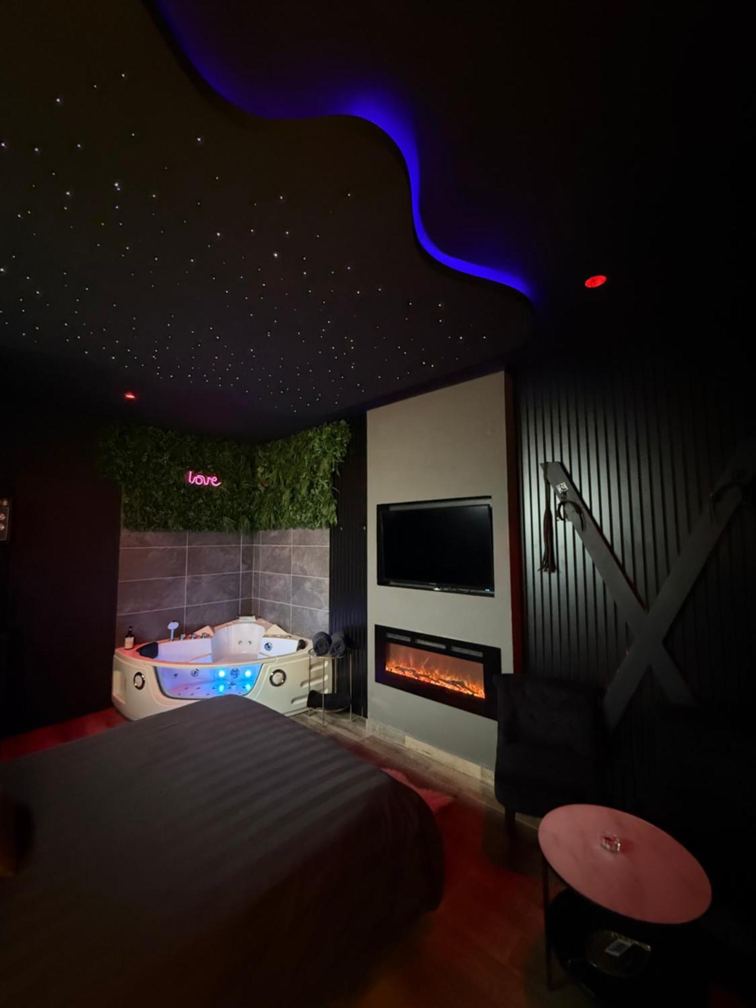 Loft, Studio And Love Rooms Bourg-Saint-Christophe Exterior photo