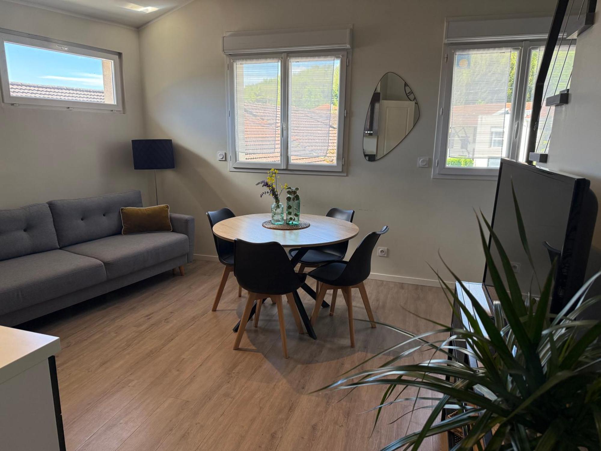 Loft, Studio And Love Rooms Bourg-Saint-Christophe Exterior photo