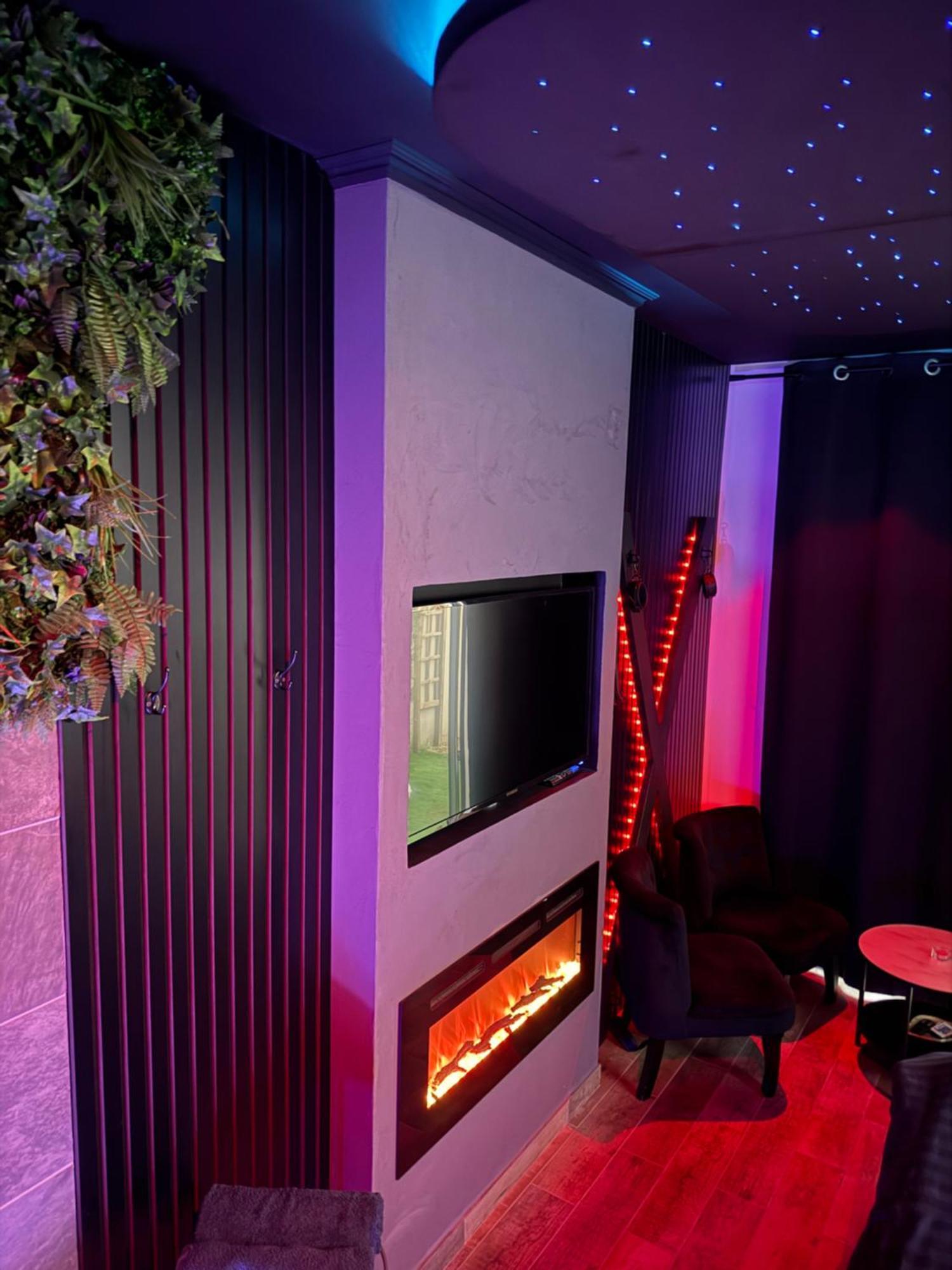 Loft, Studio And Love Rooms Bourg-Saint-Christophe Exterior photo